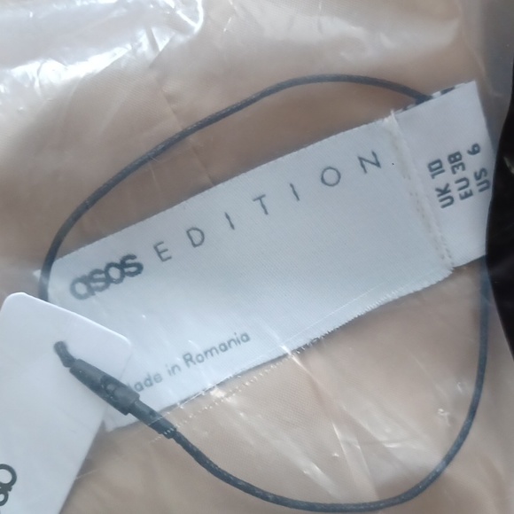 Asos - Picture 3 of 7